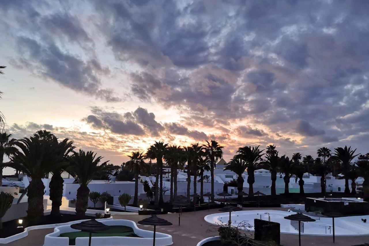Calypso, Apartamento Completo Con Vistas Al Mar Y A La Piscina En Costa Teguise Extérieur photo